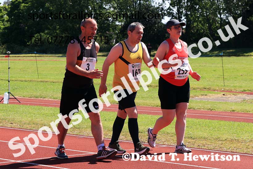 Mens and Womens 2000 metres walk, 2024 NE Masters Track and Field Champs., Monkton Stadium, Jarrow.  Photo: David T. Hewitson/Sports for All Pics
